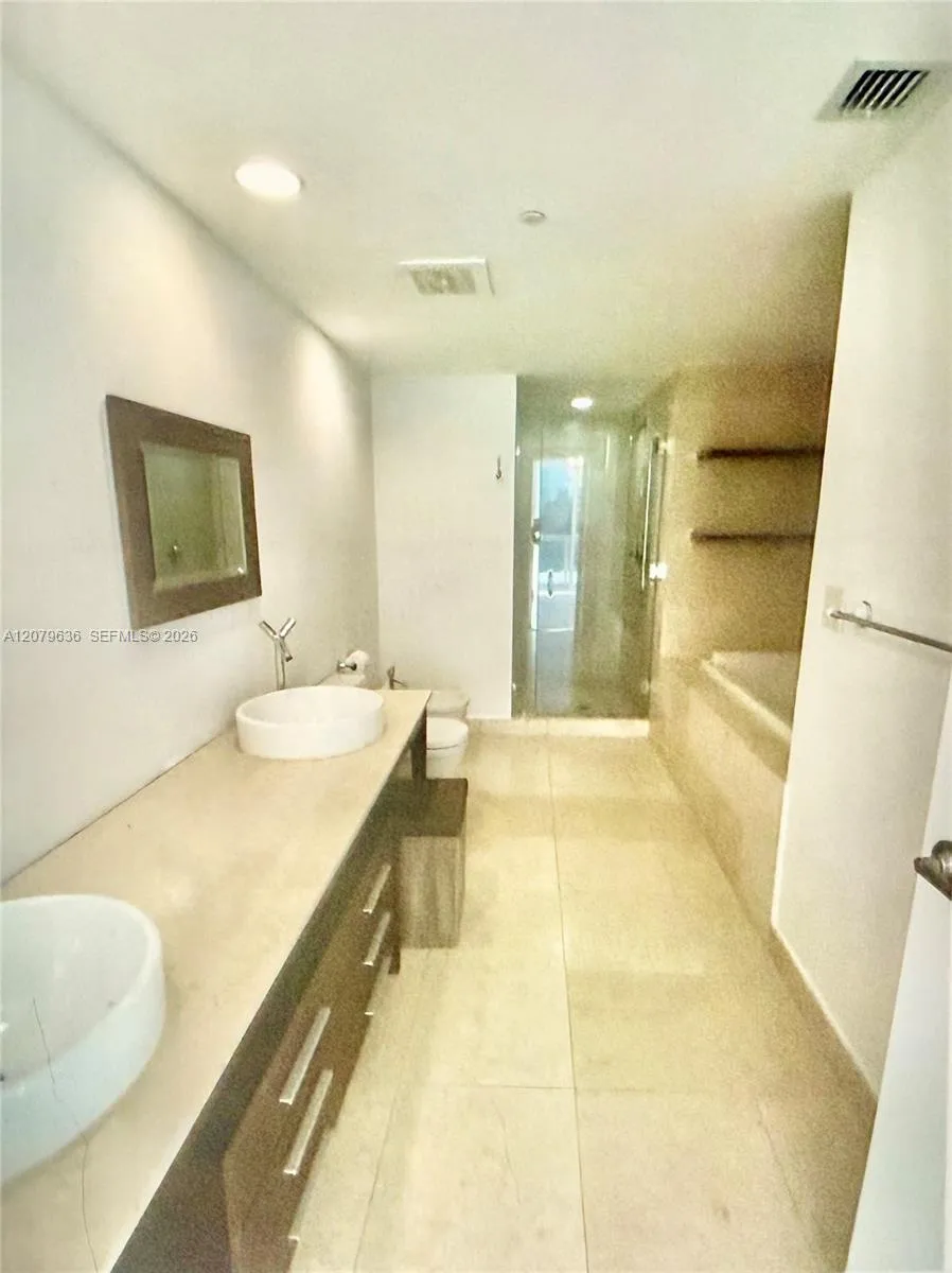 475 Brickell Ave #2915 Miami, FL 33131