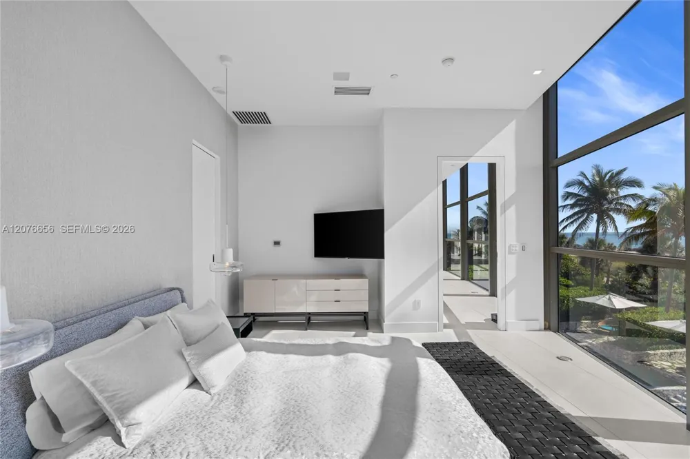 5875 Collins Ave #401 Miami Beach, FL 33140