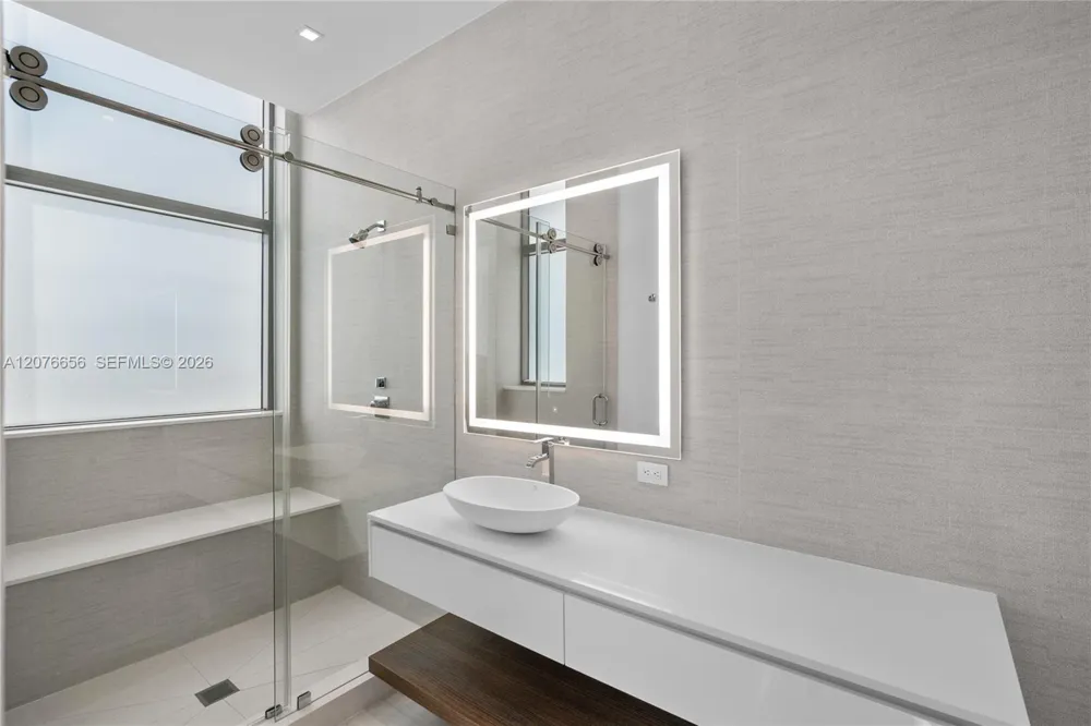 5875 Collins Ave #401 Miami Beach, FL 33140