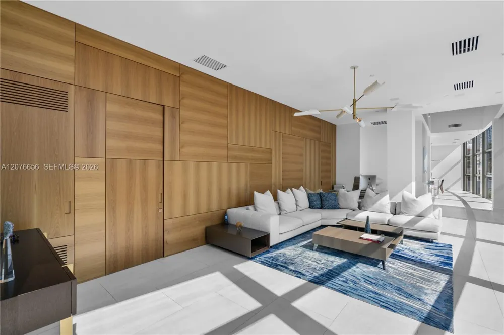 5875 Collins Ave #401 Miami Beach, FL 33140