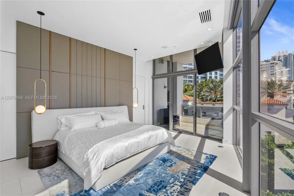5875 Collins Ave #401 Miami Beach, FL 33140