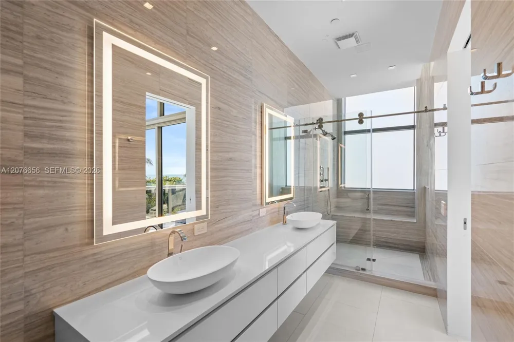 5875 Collins Ave #401 Miami Beach, FL 33140