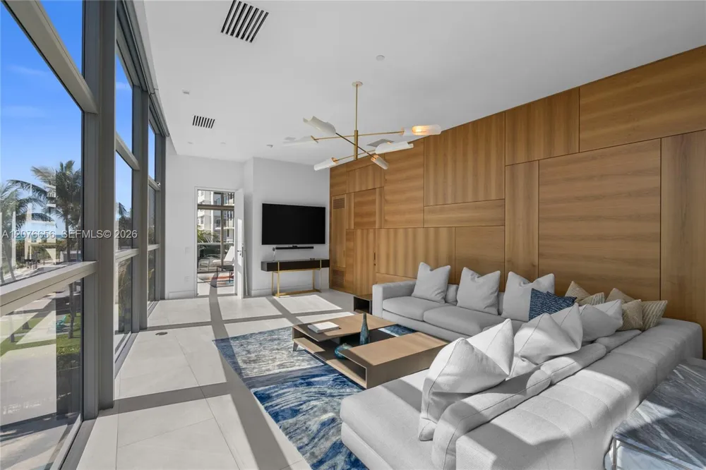 5875 Collins Ave #401 Miami Beach, FL 33140