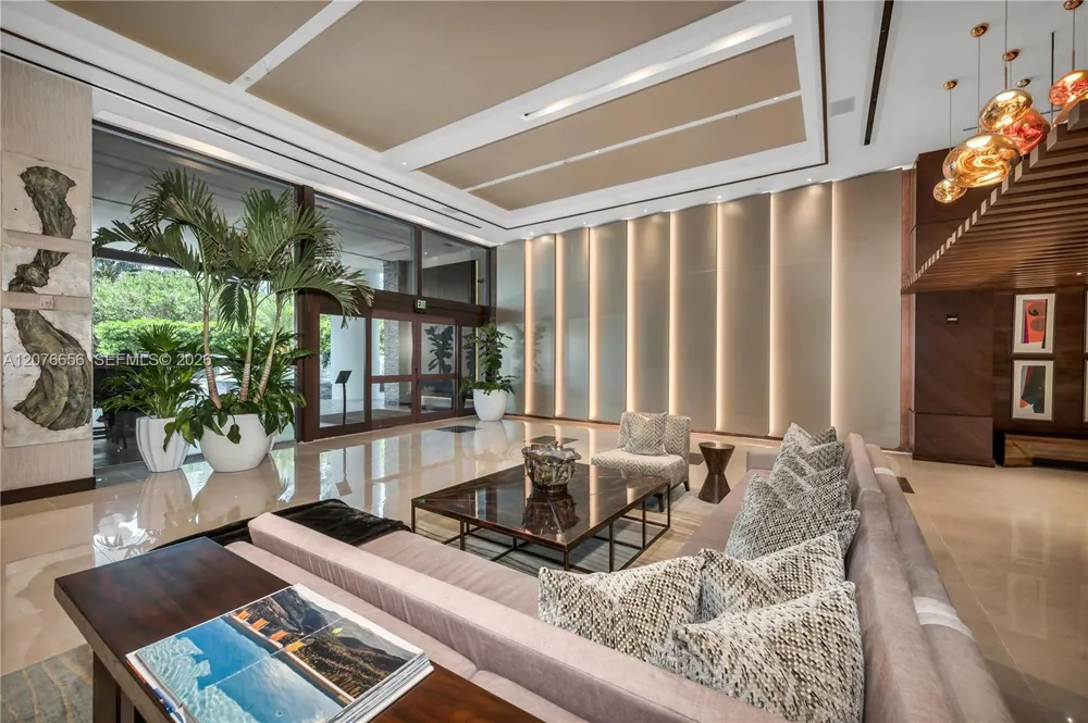 5875 Collins Ave #401 Miami Beach, FL 33140