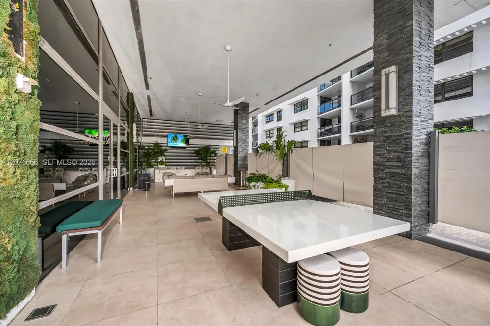5875 Collins Ave #401 Miami Beach, FL 33140