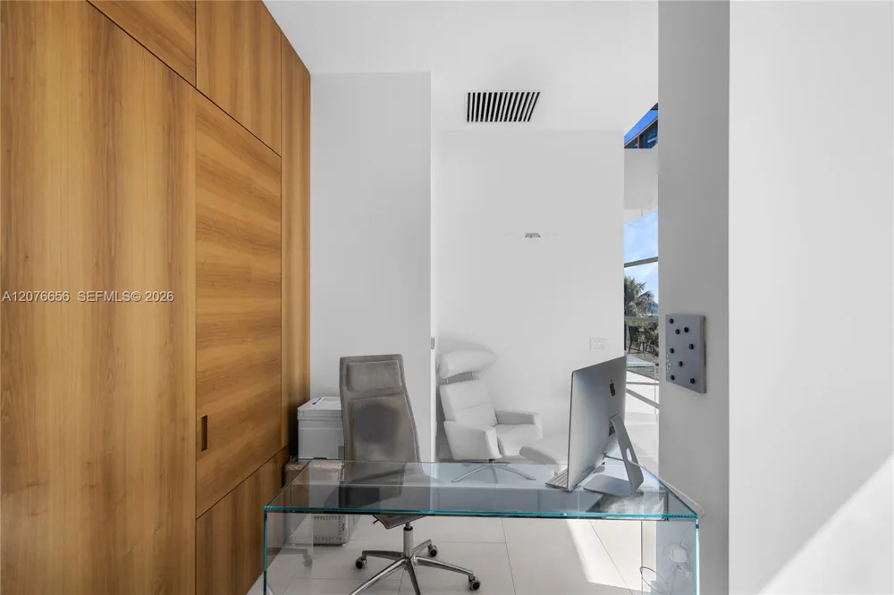 5875 Collins Ave #401 Miami Beach, FL 33140