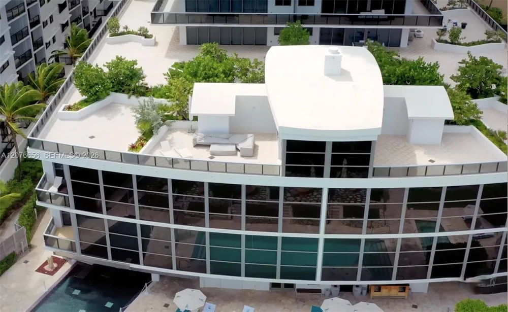 5875 Collins Ave #401 Miami Beach, FL 33140