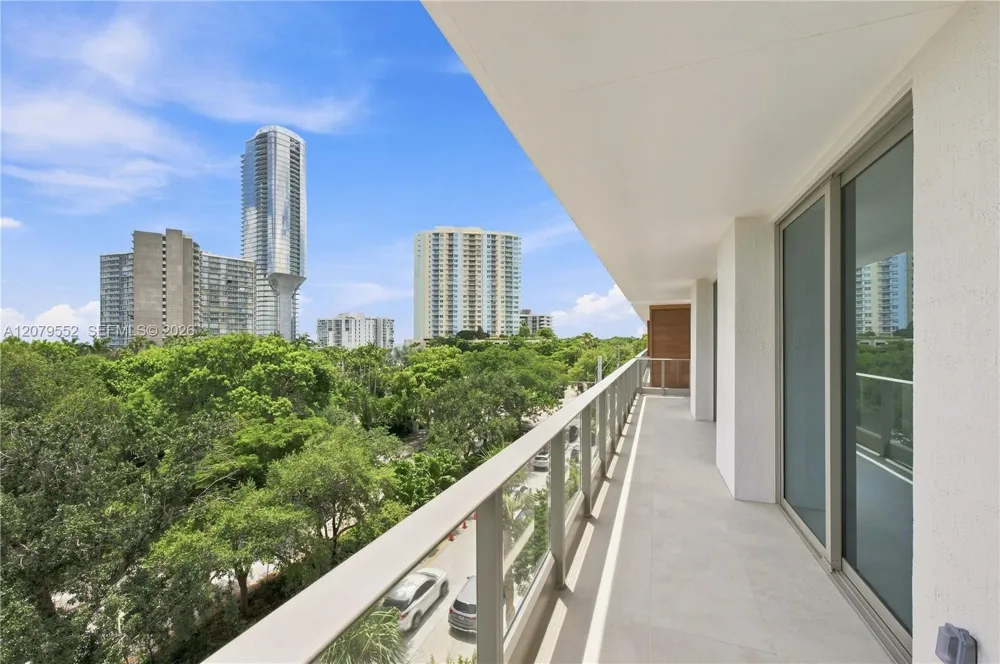 2200 Brickell Ave #413 Miami, FL 33129