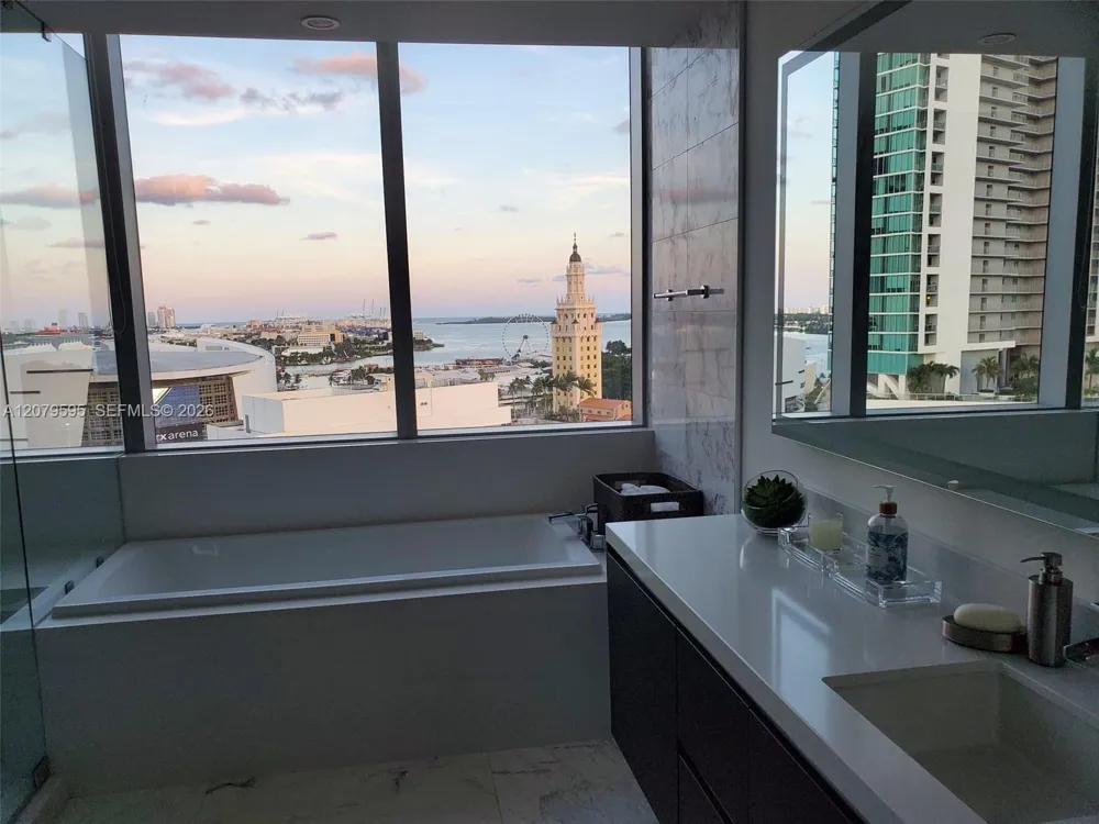 851 NE 1st Ave #1511 Miami, FL 33132