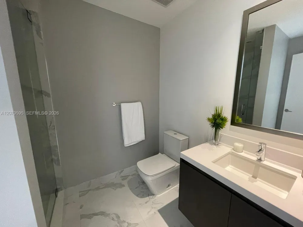 851 NE 1st Ave #1511 Miami, FL 33132