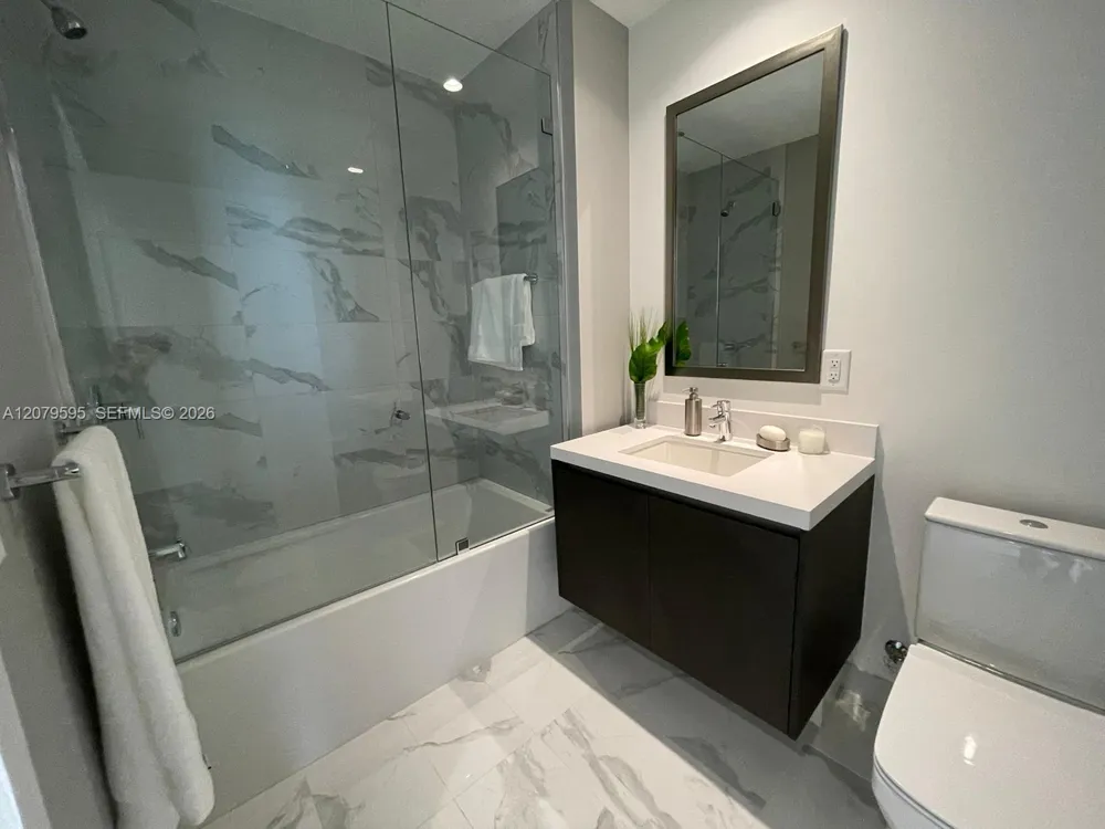 851 NE 1st Ave #1511 Miami, FL 33132