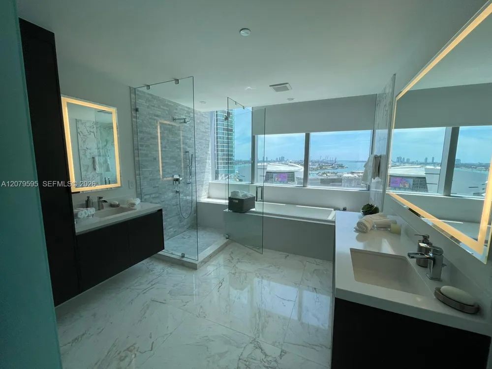 851 NE 1st Ave #1511 Miami, FL 33132