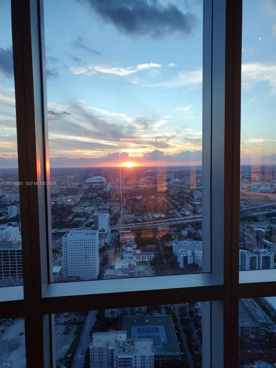 851 NE 1st Ave #1511 Miami, FL 33132