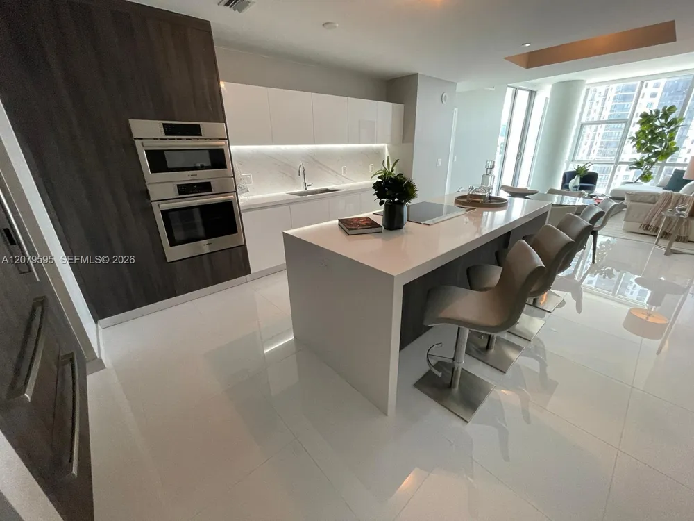 851 NE 1st Ave #1511 Miami, FL 33132