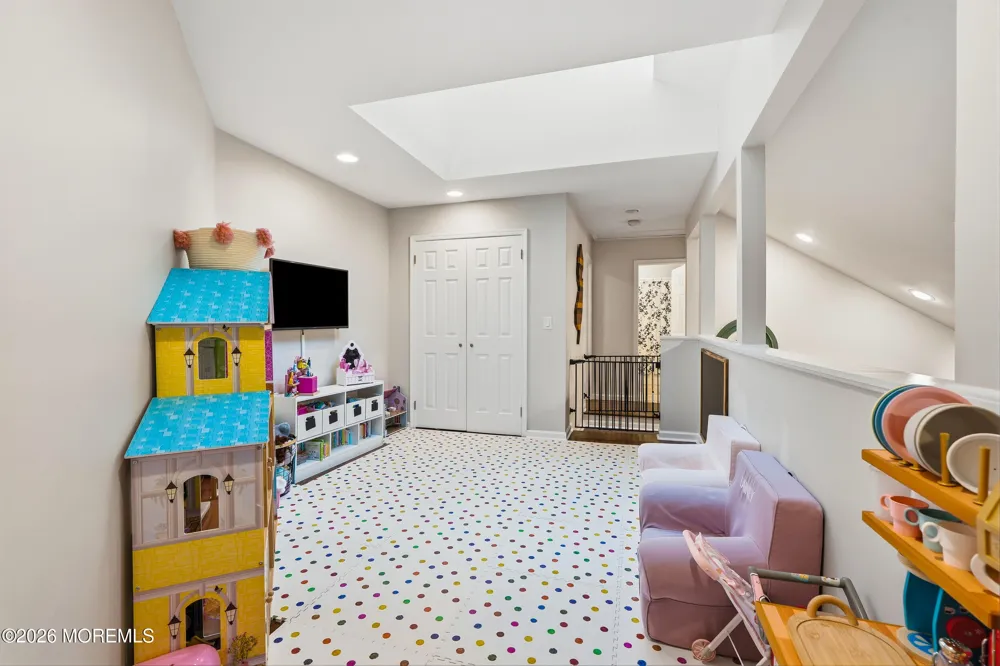 81 Cotswold Circle Ocean, NJ 07712