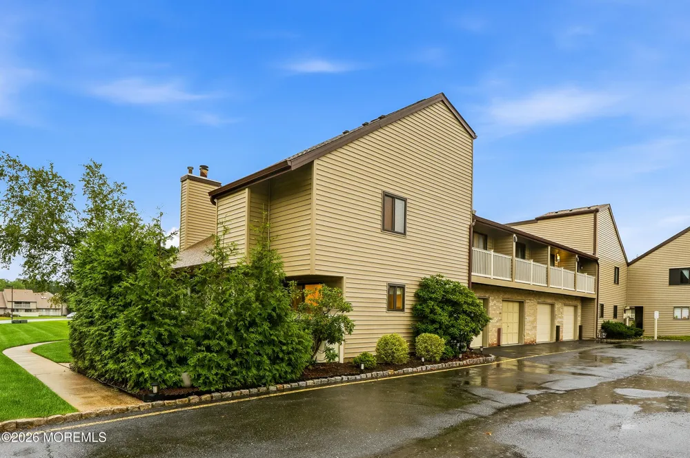81 Cotswold Circle Ocean, NJ 07712