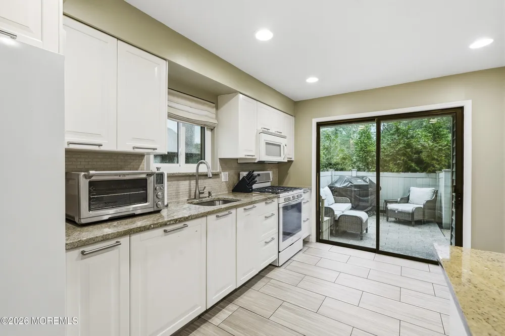 81 Cotswold Circle Ocean, NJ 07712