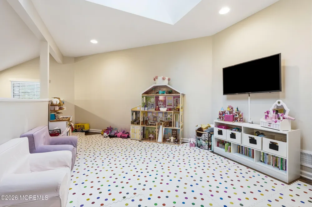 81 Cotswold Circle Ocean, NJ 07712