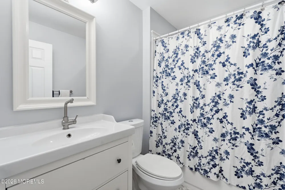 81 Cotswold Circle Ocean, NJ 07712
