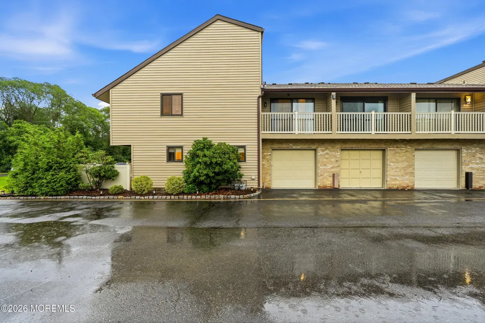 81 Cotswold Circle Ocean, NJ 07712