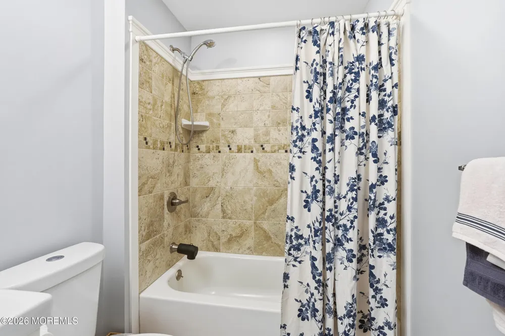 81 Cotswold Circle Ocean, NJ 07712