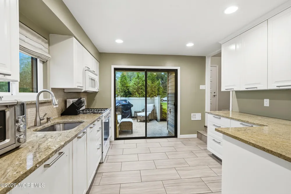 81 Cotswold Circle Ocean, NJ 07712