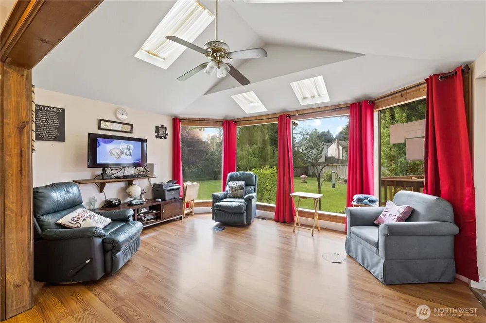2627 205th Place SW Lynnwood, WA 98036