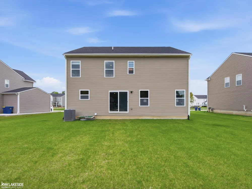 54470 Heron Circle Chesterfield Township, MI 48047