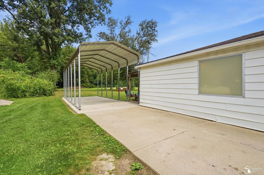 30660 West Road Unknown, MI 48164