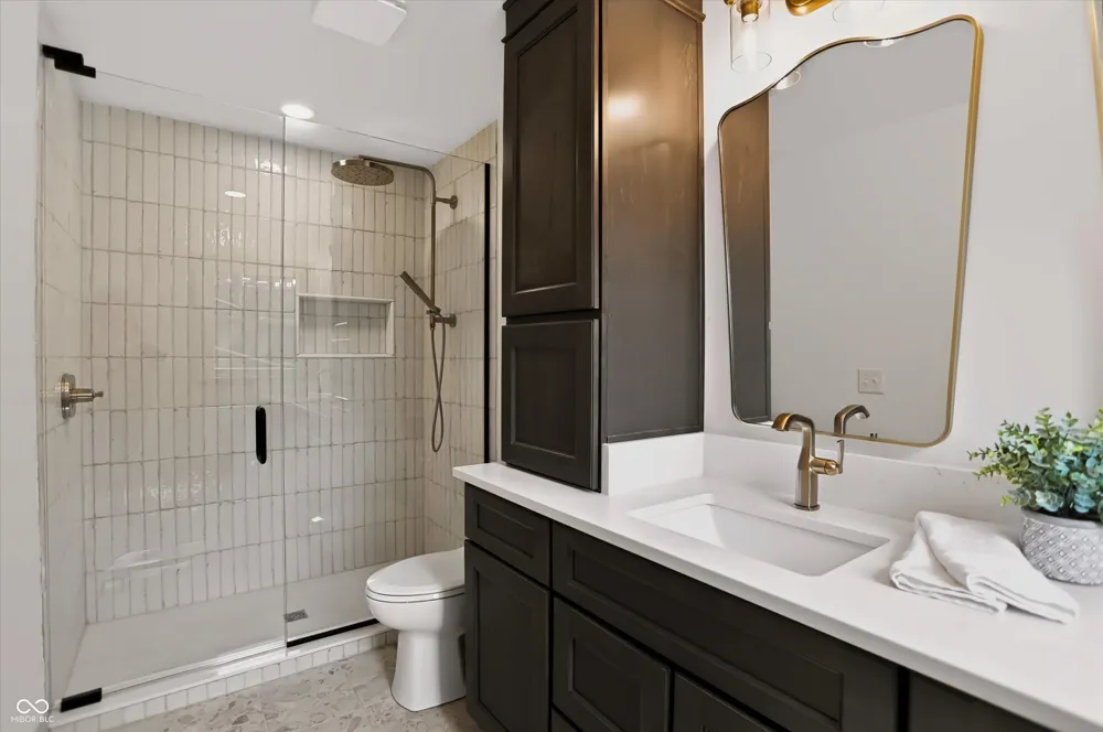 569 King Drive Indianapolis, IN 46260