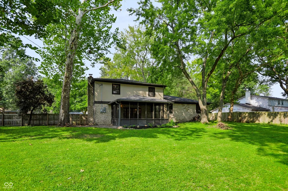 569 King Drive Indianapolis, IN 46260