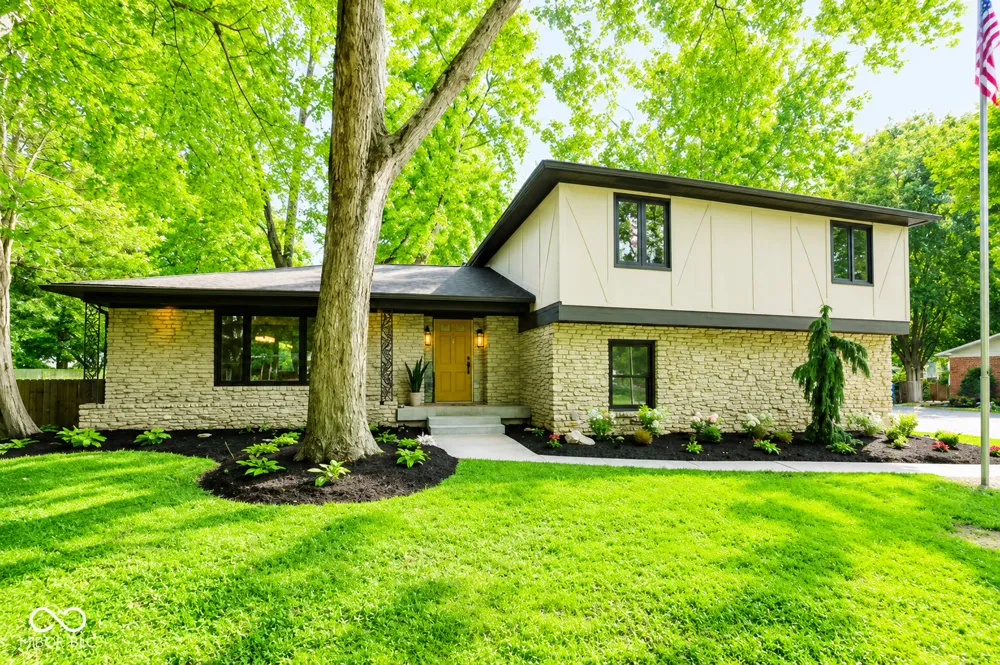 569 King Drive Indianapolis, IN 46260