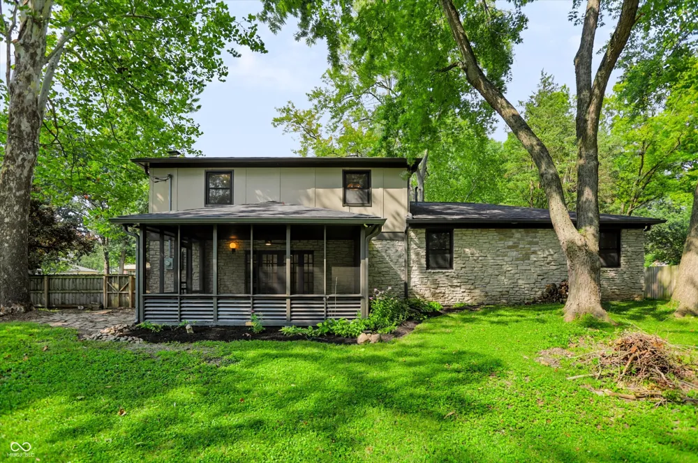 569 King Drive Indianapolis, IN 46260