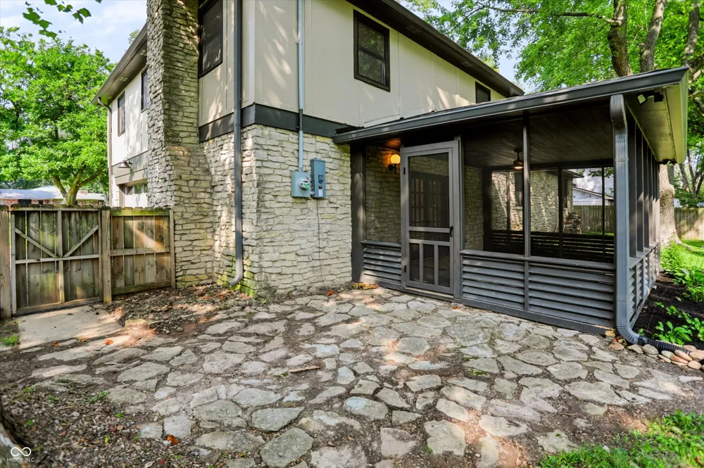 569 King Drive Indianapolis, IN 46260