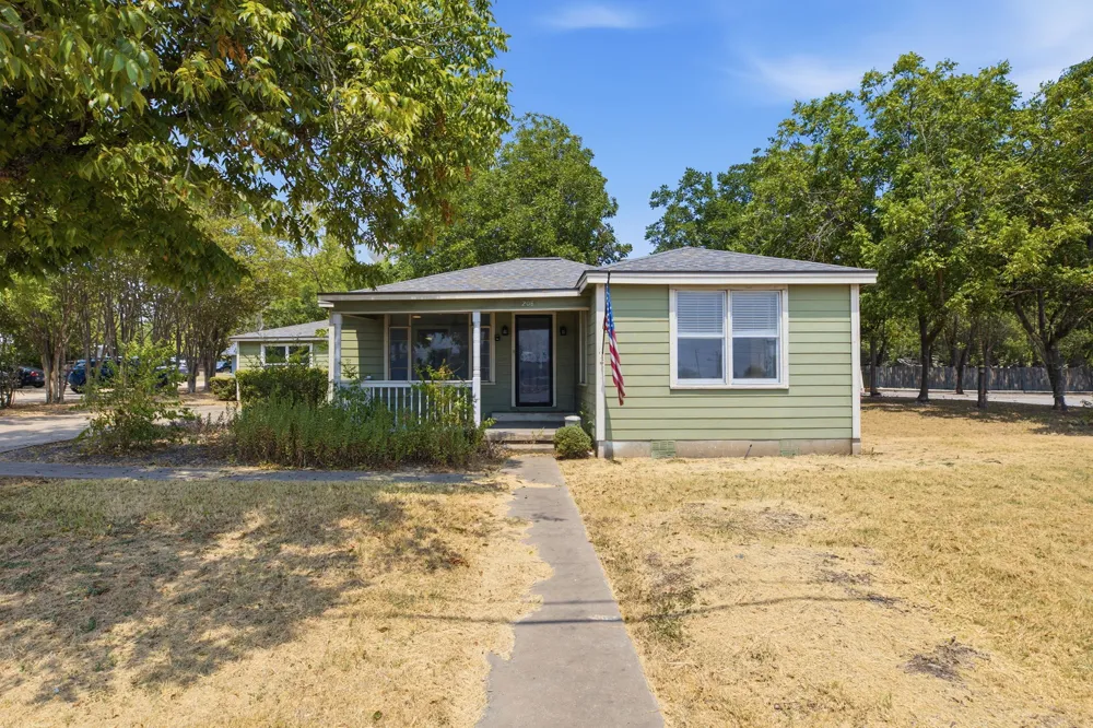 208 Highway 79 Hutto, TX 78634