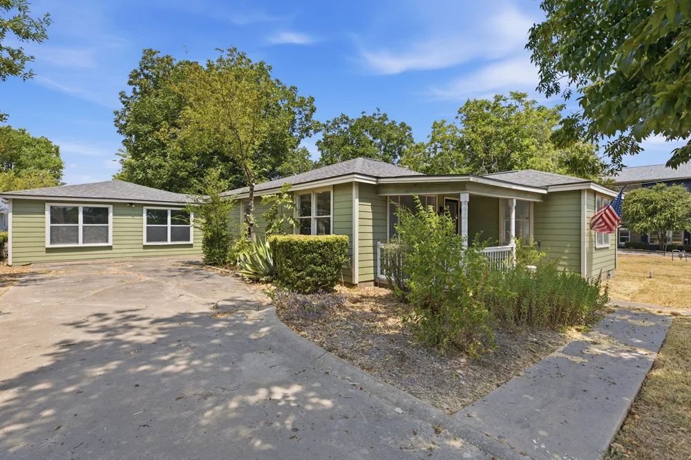 208 Highway 79 Hutto, TX 78634