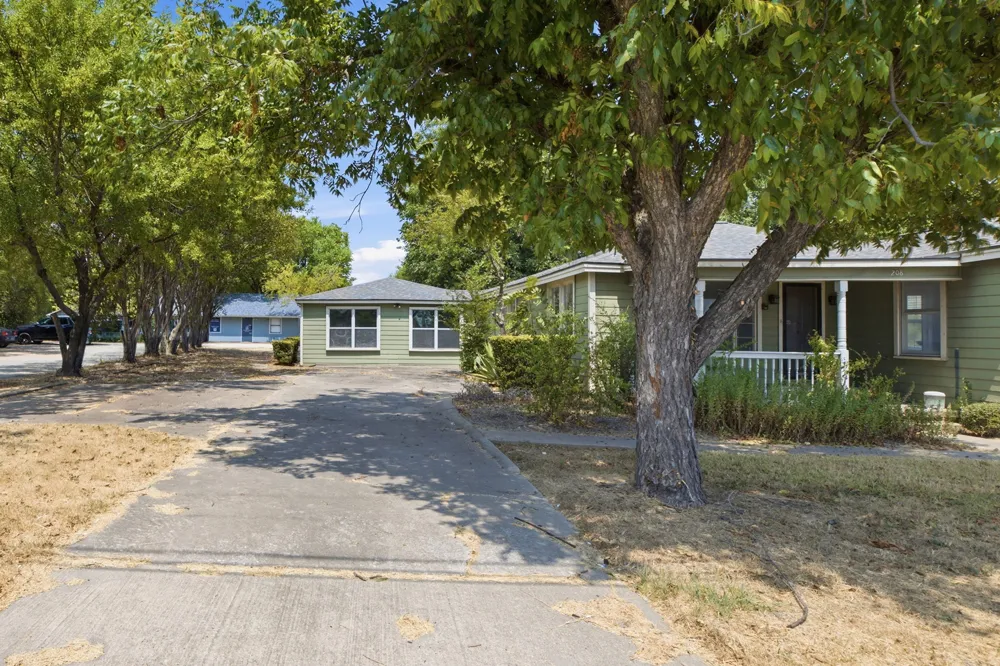208 Highway 79 Hutto, TX 78634