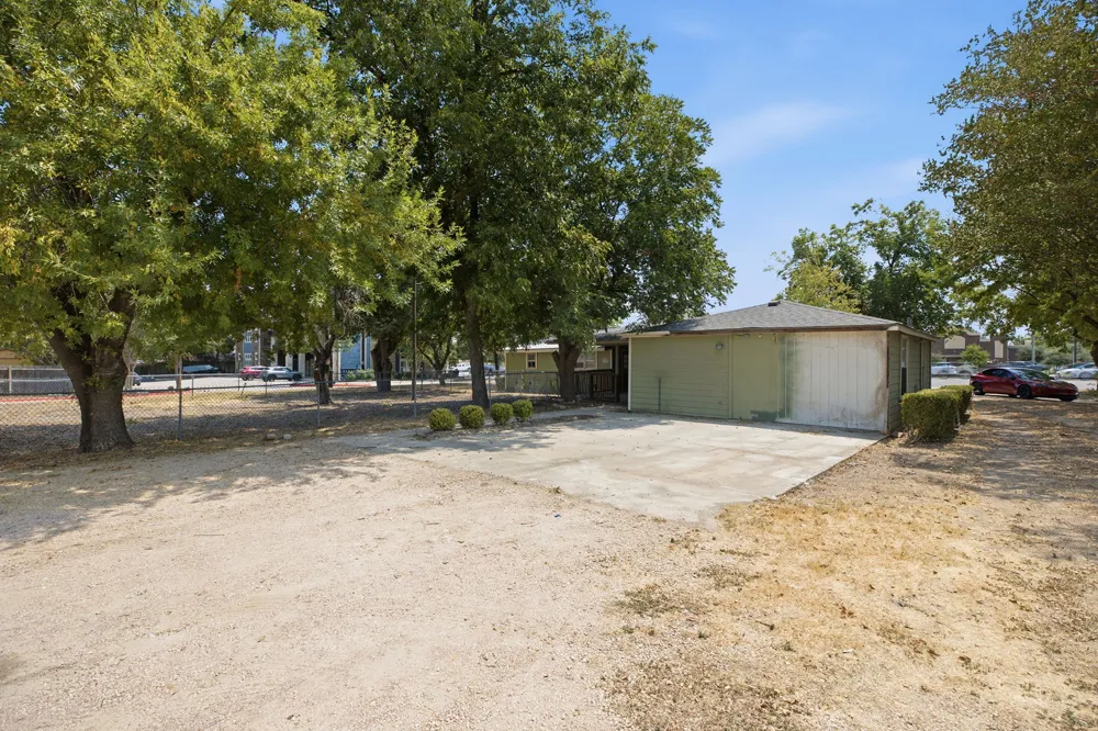 208 Highway 79 Hutto, TX 78634