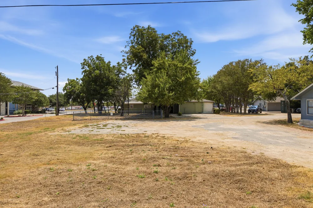 208 Highway 79 Hutto, TX 78634