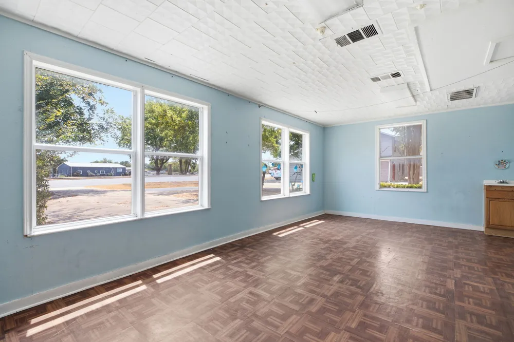 208 Highway 79 Hutto, TX 78634