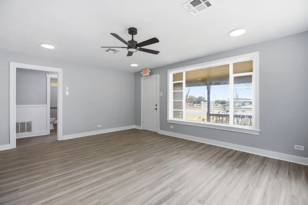 208 Highway 79 Hutto, TX 78634