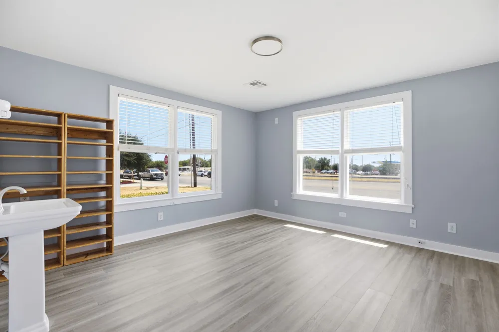 208 Highway 79 Hutto, TX 78634