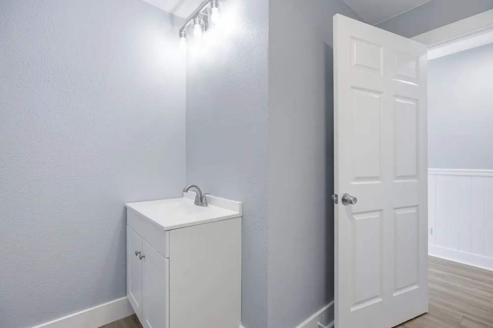 208 Highway 79 Hutto, TX 78634