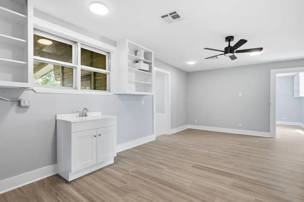 208 Highway 79 Hutto, TX 78634