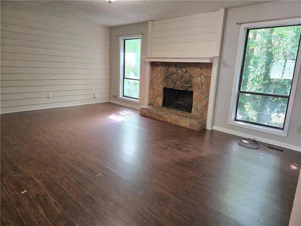 2982 Hillwood Drive Lawrenceville, GA 30044