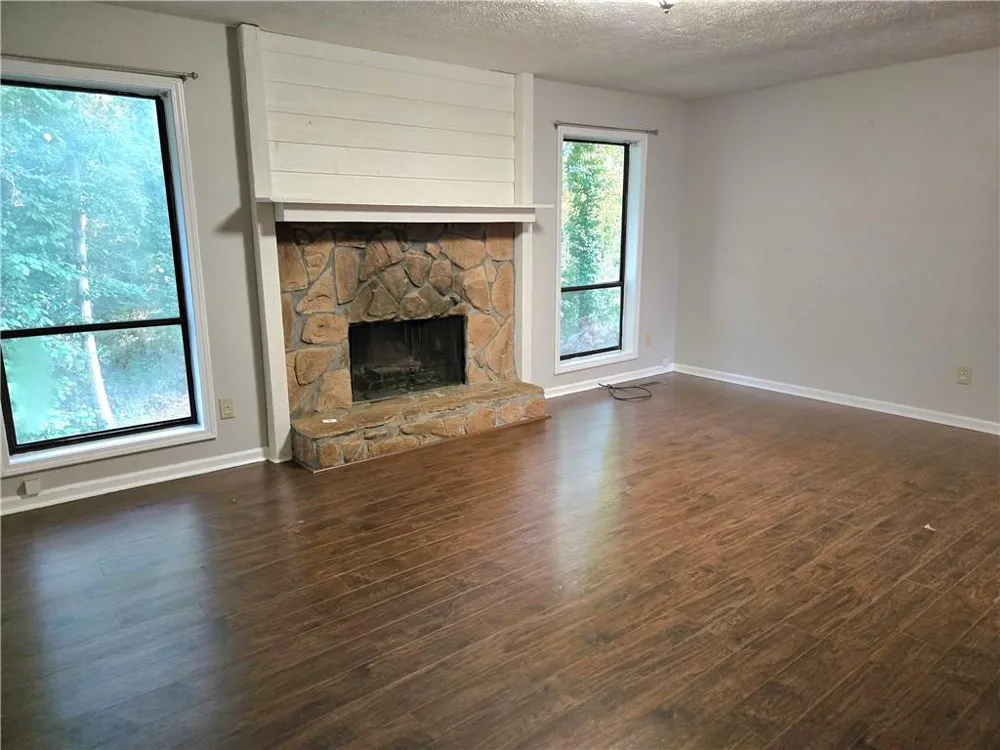2982 Hillwood Drive Lawrenceville, GA 30044