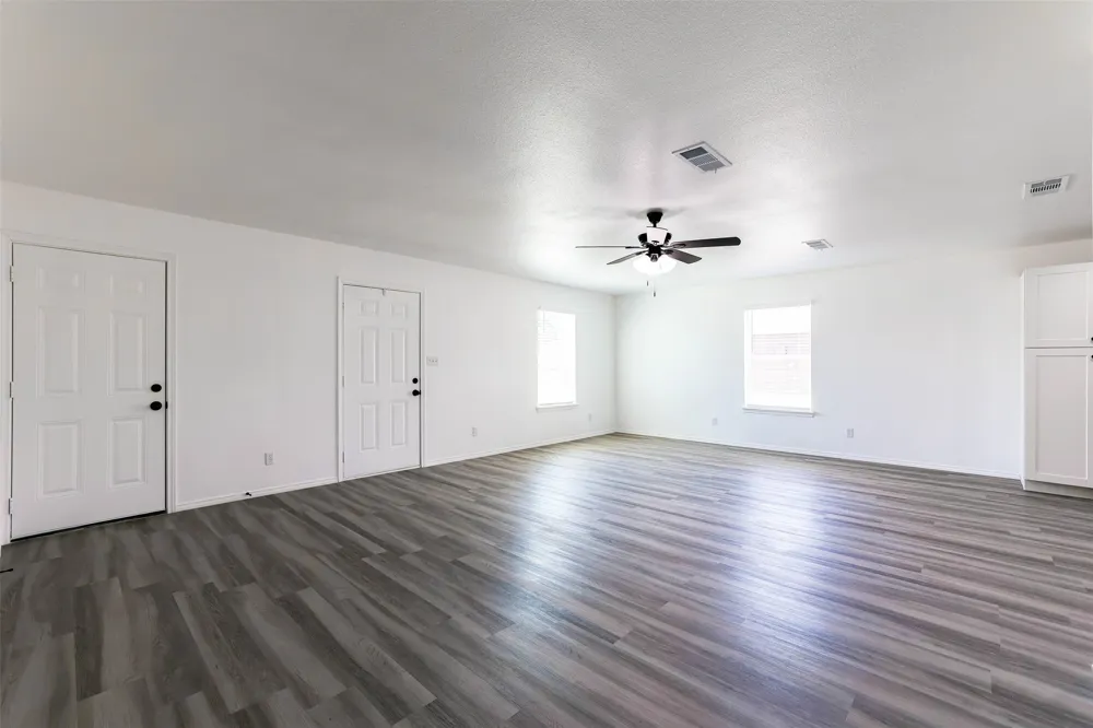 412 Susan Drive Kennedale, TX 76060