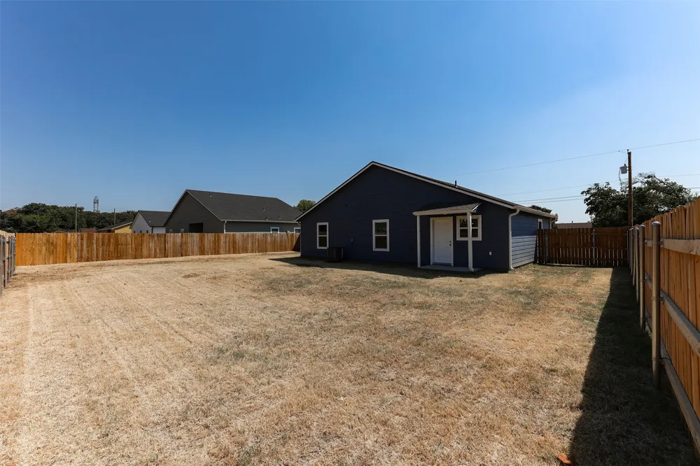 412 Susan Drive Kennedale, TX 76060