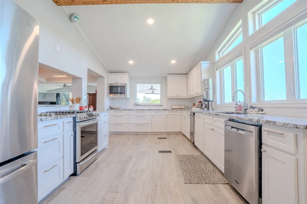 6371 Beacon Vista Circle Granbury, TX 76049