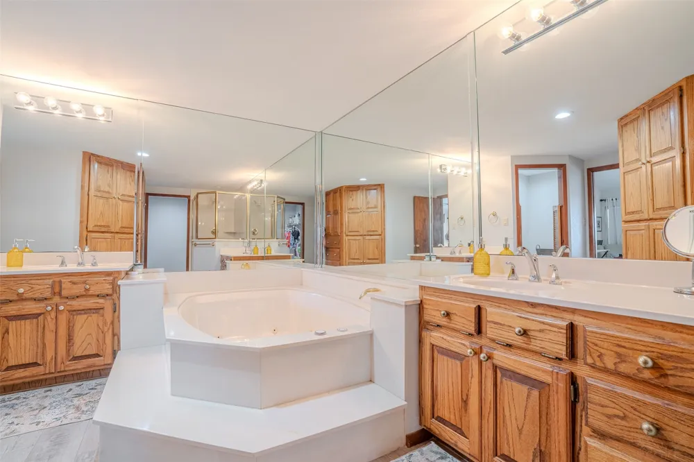 6371 Beacon Vista Circle Granbury, TX 76049